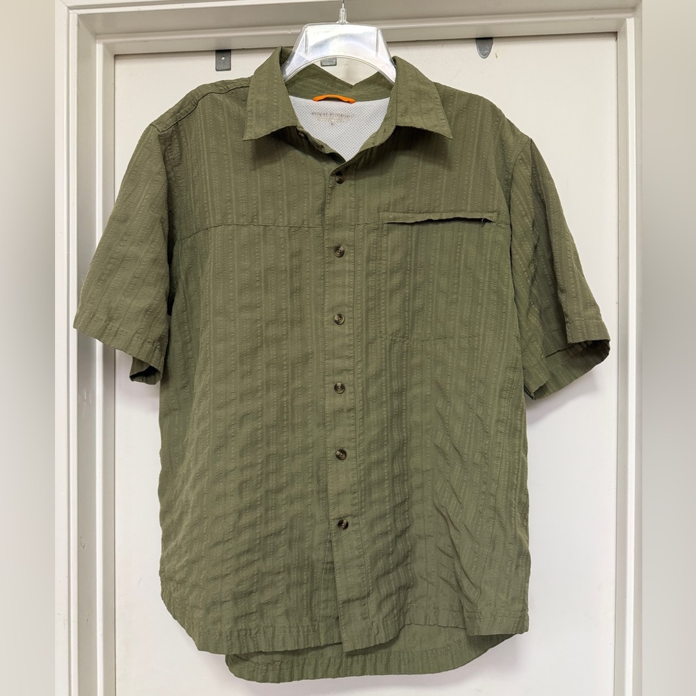 Royal Robbins green short sleeve button up - puckered material - size L
